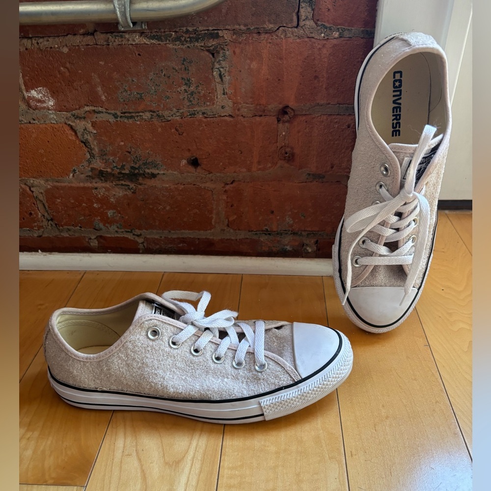 Women’s “Encrusted Low Top Pearlescent Glitter Chucks” Near New, Size9